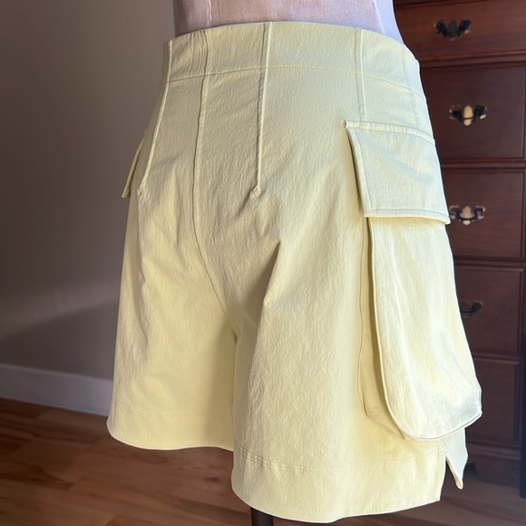 Lululemon Relaxed Fit Super High Rise Cargo Short 4” - Picture 7 of 13